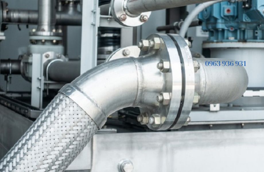 Lắp đặt mặt bích inox DN400 cho đường ống công nghiệp